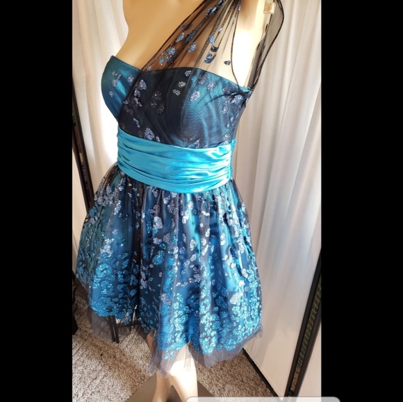 Morgan & Co. Prom Dress - Picture 2 of 7